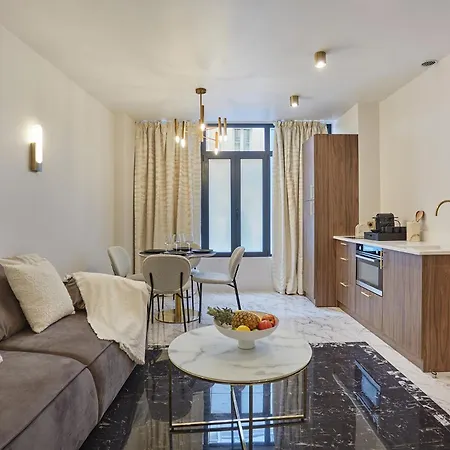 Louvre Museum By Prestige