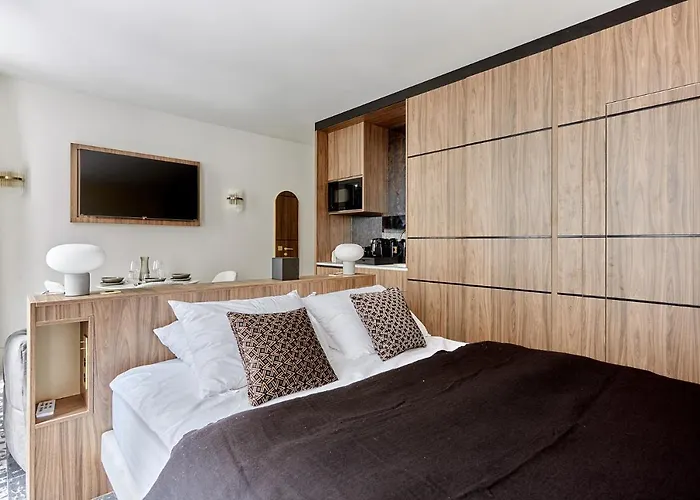 Louvre Museum By Prestige * パリ