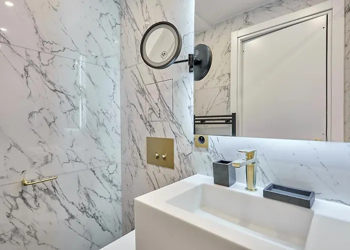 Louvre Museum By Prestige