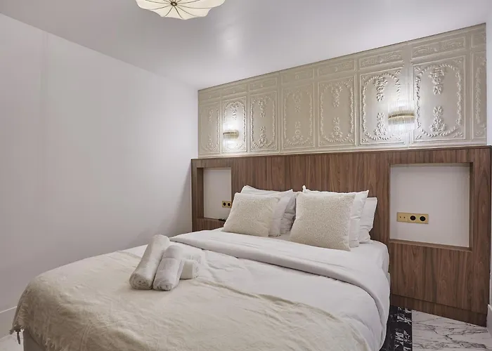 Louvre Museum By Prestige パリ