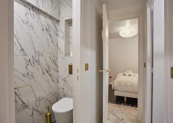 Louvre Museum By Prestige