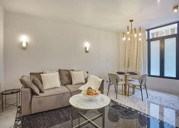 Louvre Museum By Prestige *