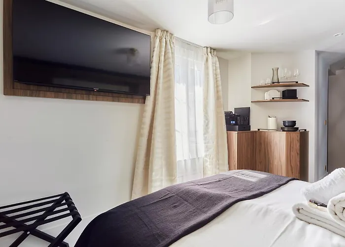 Louvre Museum By Prestige