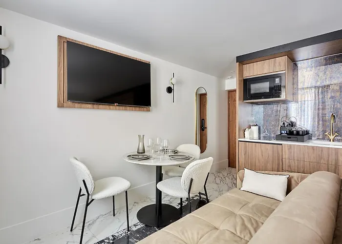 Louvre Museum By Prestige *