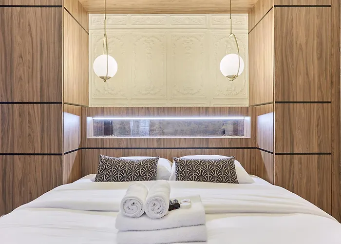 Louvre Museum By Prestige *